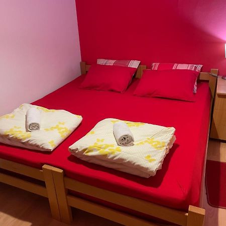 Skopje City Center Red Apartment Екстериор снимка
