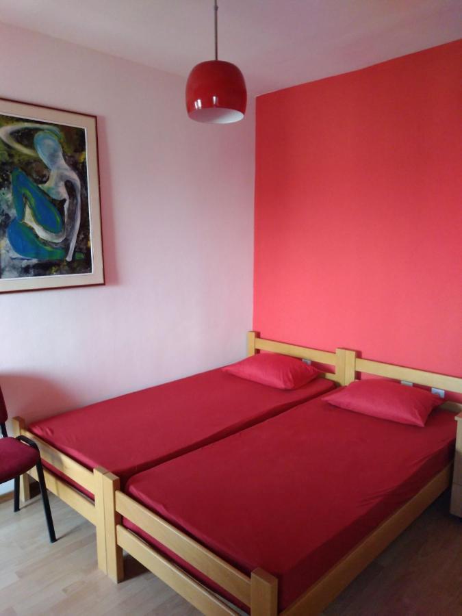 Skopje City Center Red Apartment Екстериор снимка