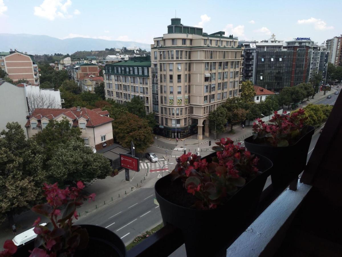 Skopje City Center Red Apartment Екстериор снимка