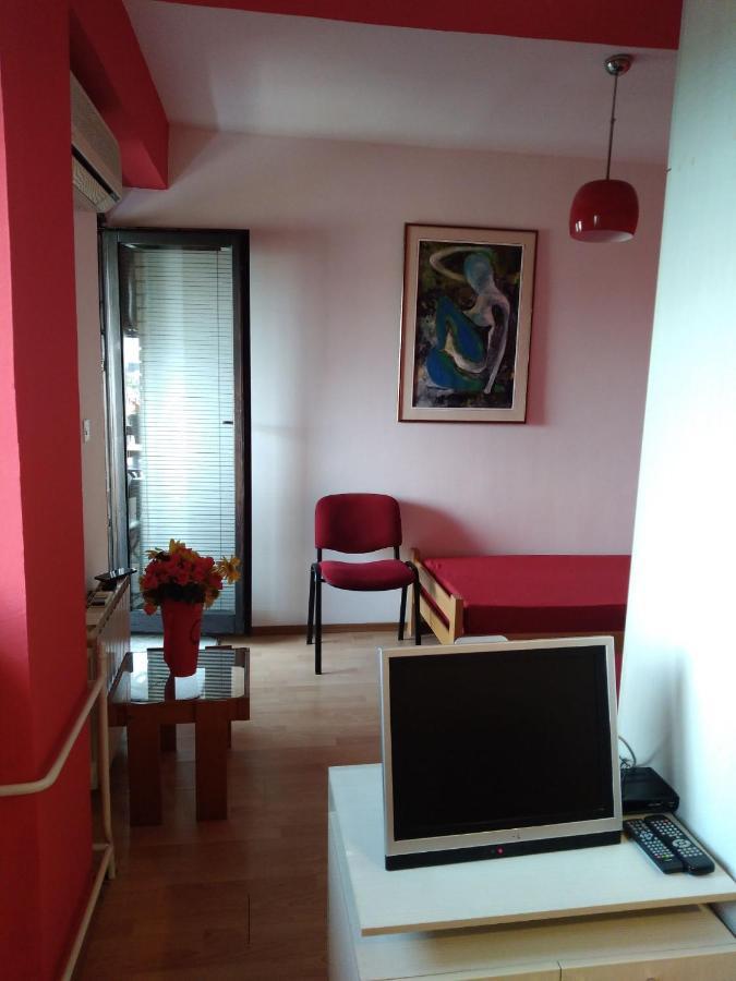 Skopje City Center Red Apartment Екстериор снимка