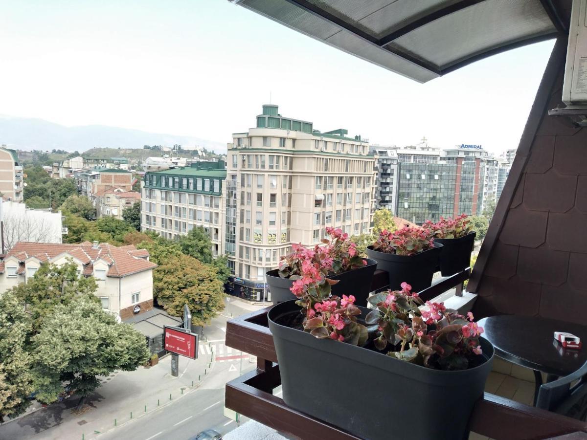 Skopje City Center Red Apartment Екстериор снимка