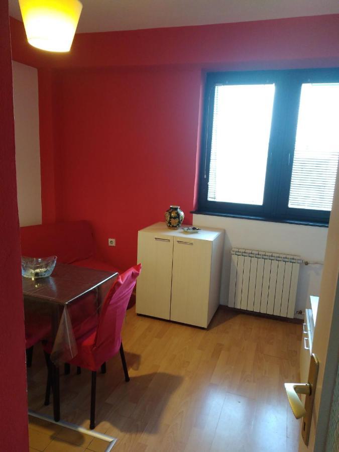 Skopje City Center Red Apartment Екстериор снимка